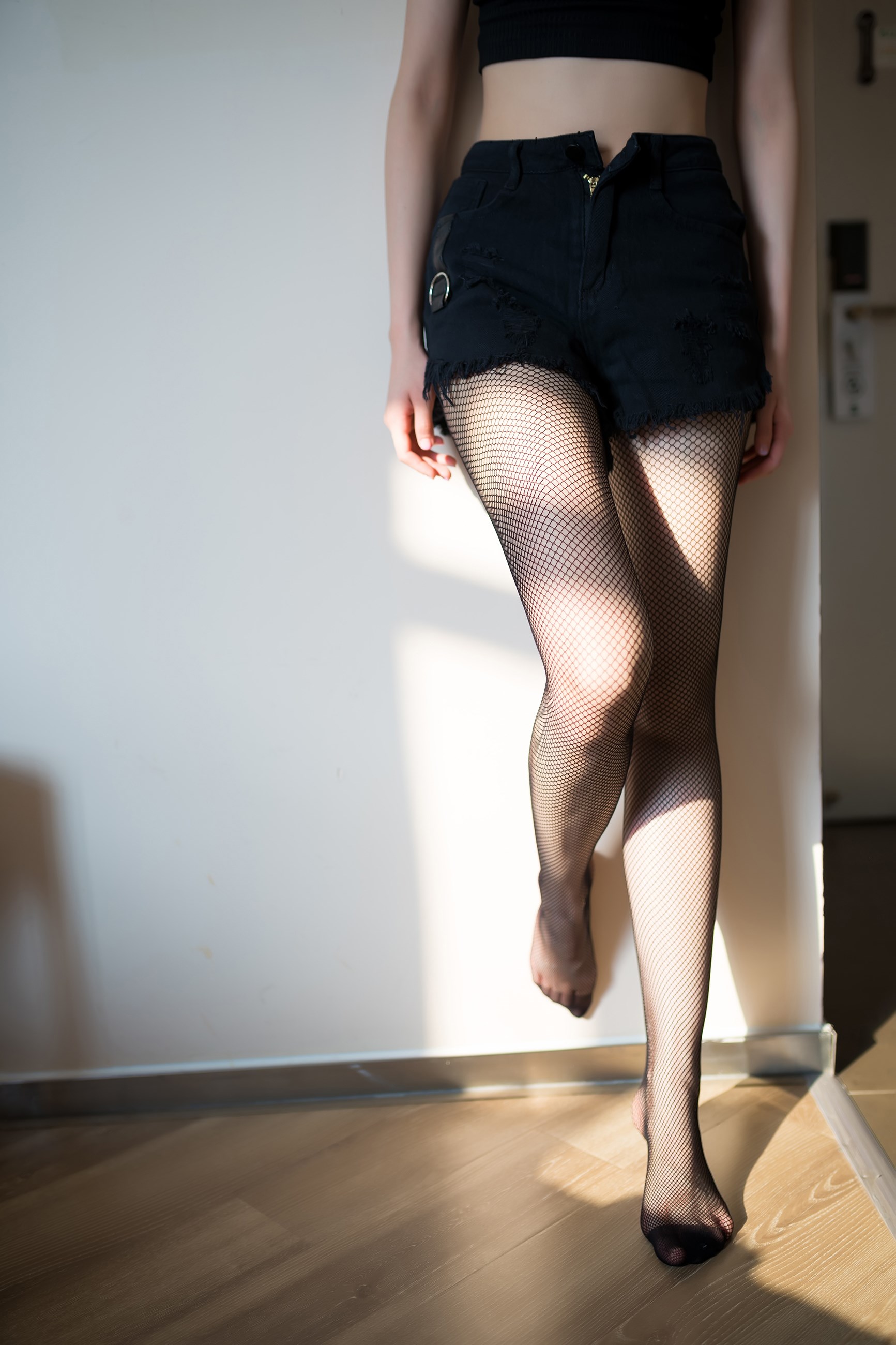 海角社区论坛夜色热情录：展现都市夜幕中那场狂野撩拨与禁断情愫的盛宴